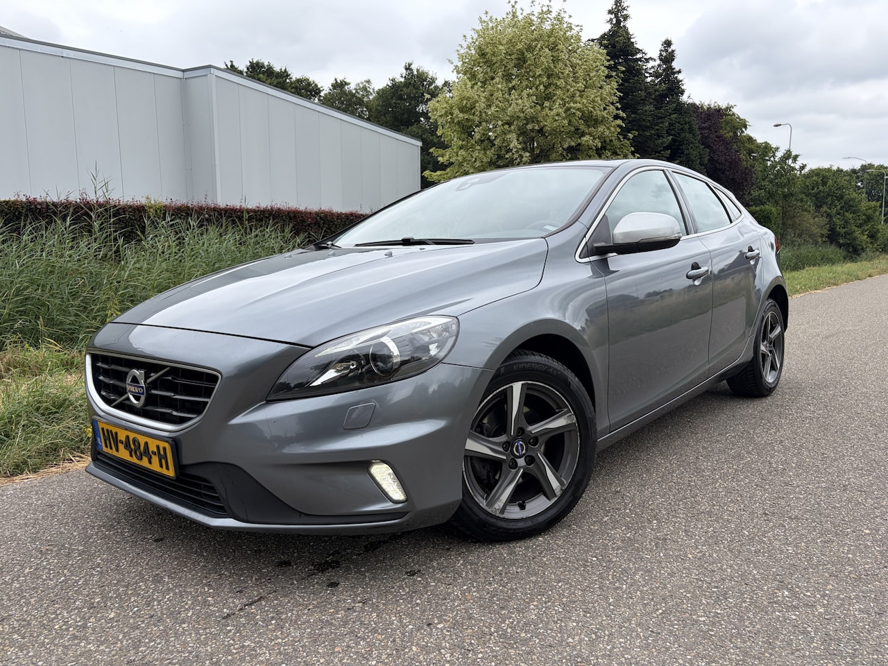 Volvo V40 - 2.0 D2 R-Design Business / NAVI / CRUISE / STOELVERWARMING - AutoWereld.nl