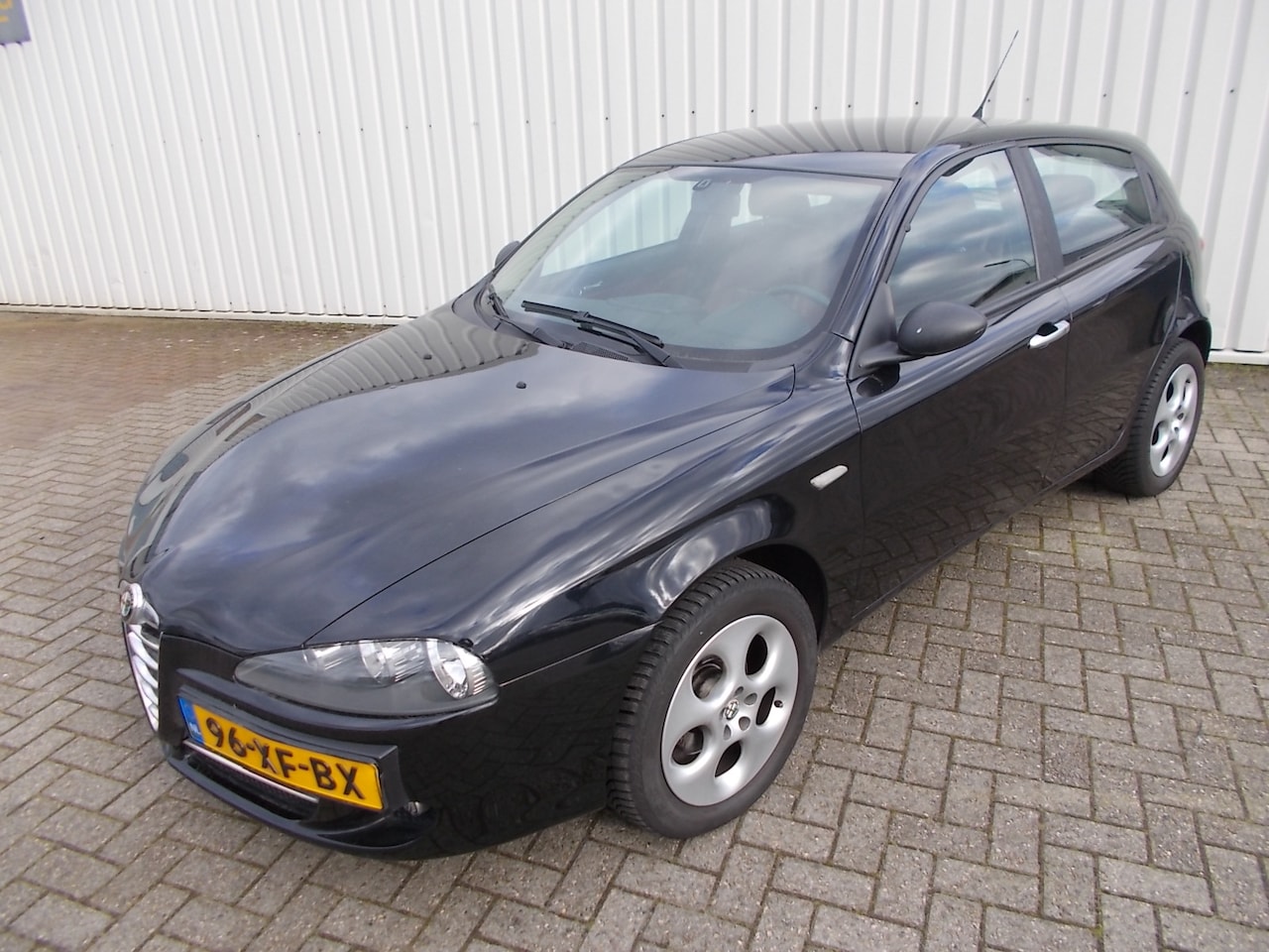 Alfa Romeo 147 - 2.0 T.Spark Distinctive 2.0 T.Spark Distinctive ( APK KEURING BIJ AFLEVERING! ) - AutoWereld.nl