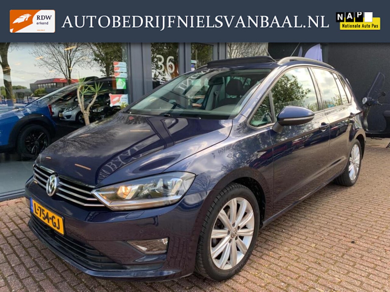 Volkswagen Golf Sportsvan - 1.4 TSI Highline Panorama/Navi/PDC - AutoWereld.nl