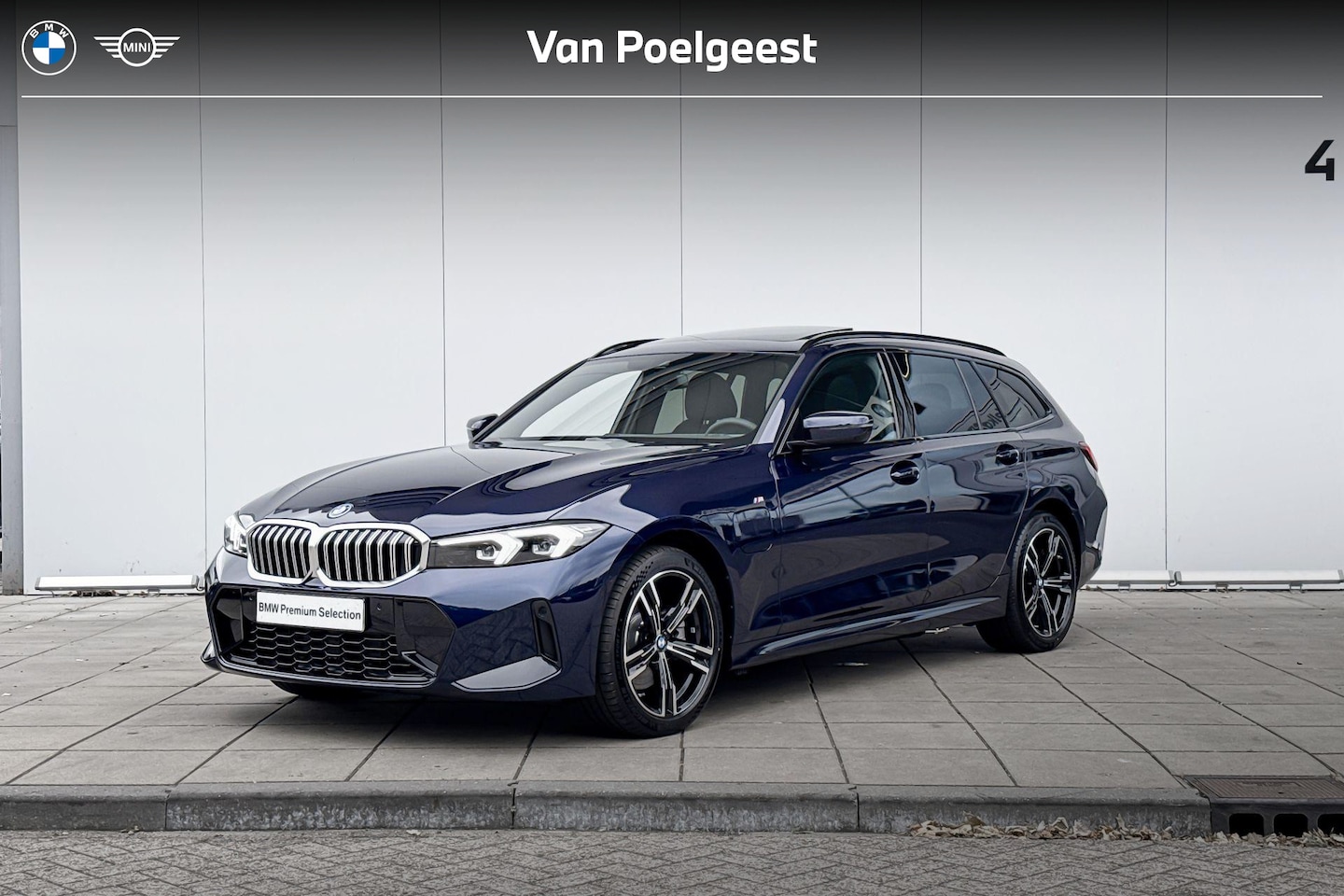 BMW 3-serie Touring - 330e M-Sport / Glazen Schuifdak / 18'' / Stoelverwarming / Apple Carplay - AutoWereld.nl