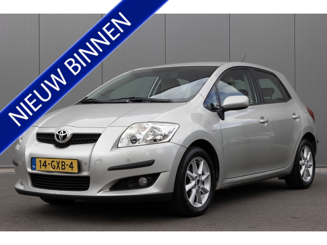 Toyota Auris - 1.6 | NL-AUTO | LEDER | NAVI | TREKHAAK - AutoWereld.nl