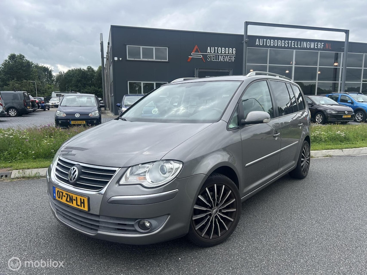 Volkswagen Touran - 2.0 TDI Highline DSG 7-pers. [ NAP clima trekhaak ] - AutoWereld.nl