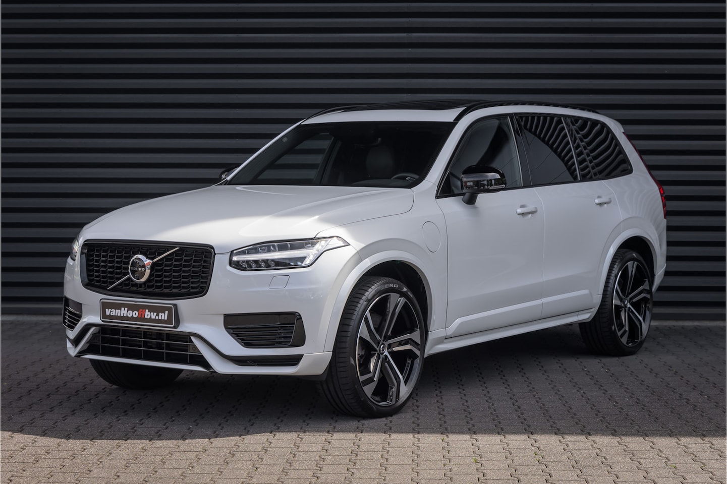 Volvo XC90 - 2.0 T8 Recharge AWD R-Design 22'' - Pano - 7p - AutoWereld.nl
