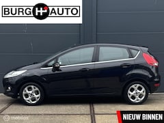 Ford Fiesta - 1.6 Titanium 5 deurs - 2E EIGENAAR - ECC - CRUISE CONTROLE - LMV - PDC - EL. INKLAPBARE SP