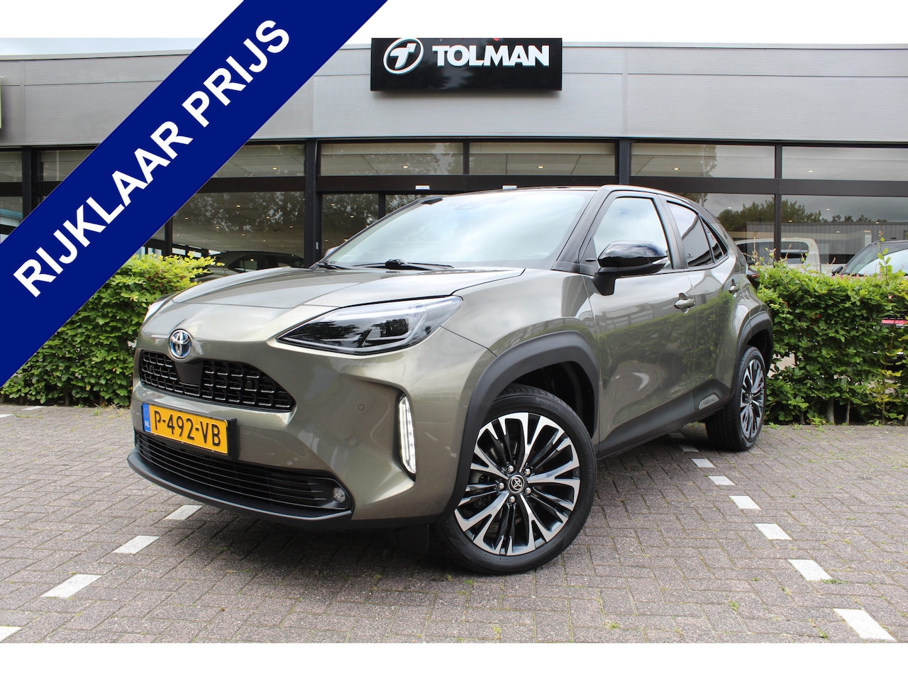 Toyota Yaris Cross - 1.5 Hybrid Executive Bi-tone | Rijklaar | Panorama | Blind Spot | Head Up | JBL | Sensoren - AutoWereld.nl