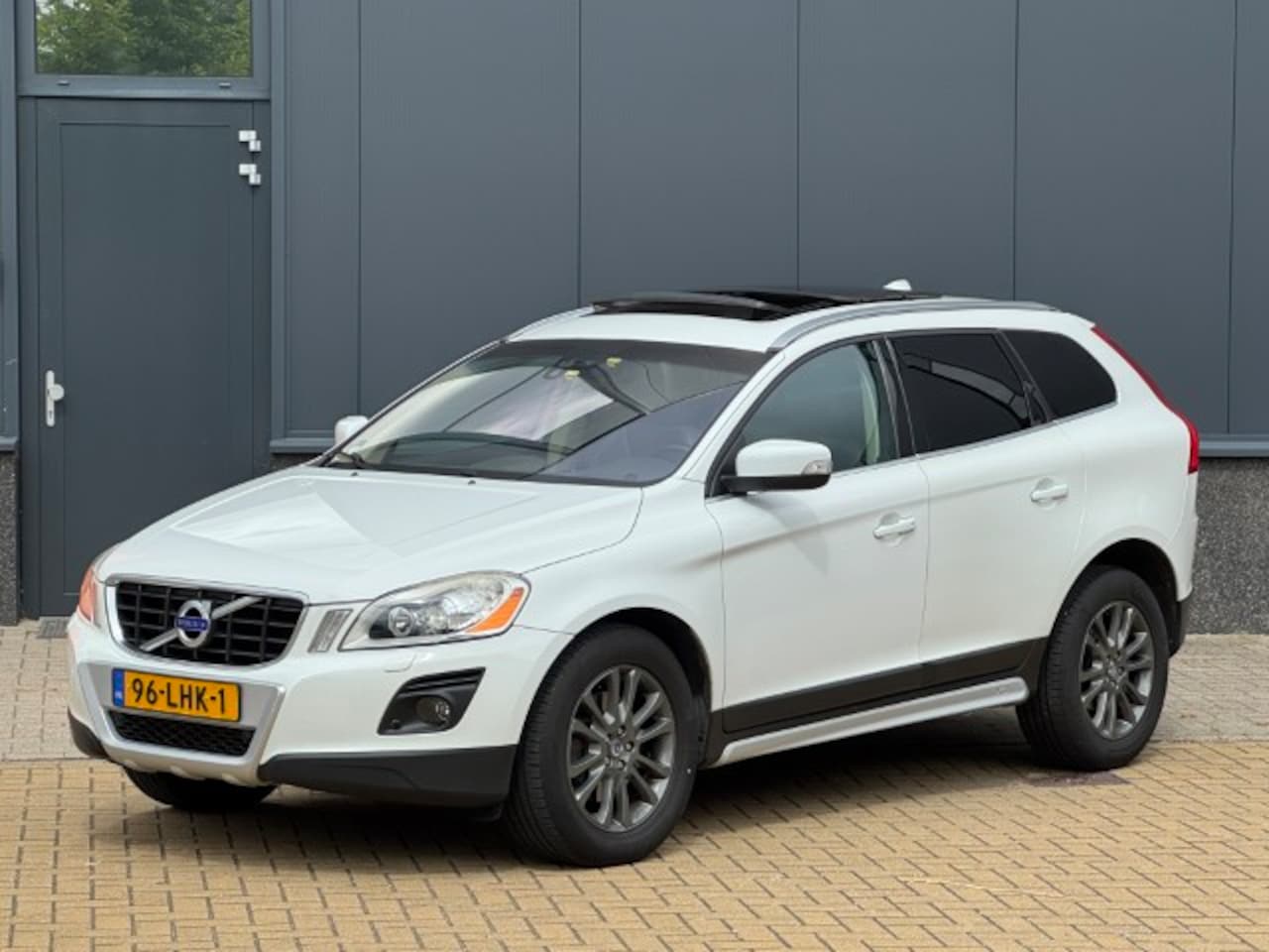 Volvo XC60 - 3.2 AWD Summum Leer, Schdak, trekhaak - AutoWereld.nl