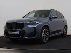 BMW X1 - xDrive25e M Sport Automaat / Panoramadak / Sportstoelen / Achteruitrijcamera / M Adaptief