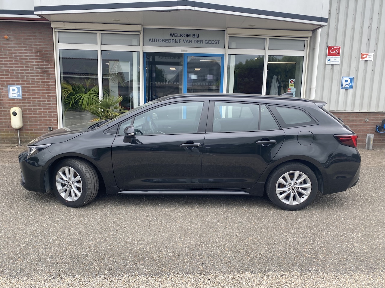 Toyota Corolla Touring Sports - Hybrid 140 Active Stoel/Stuurverwarming/Carplay - AutoWereld.nl