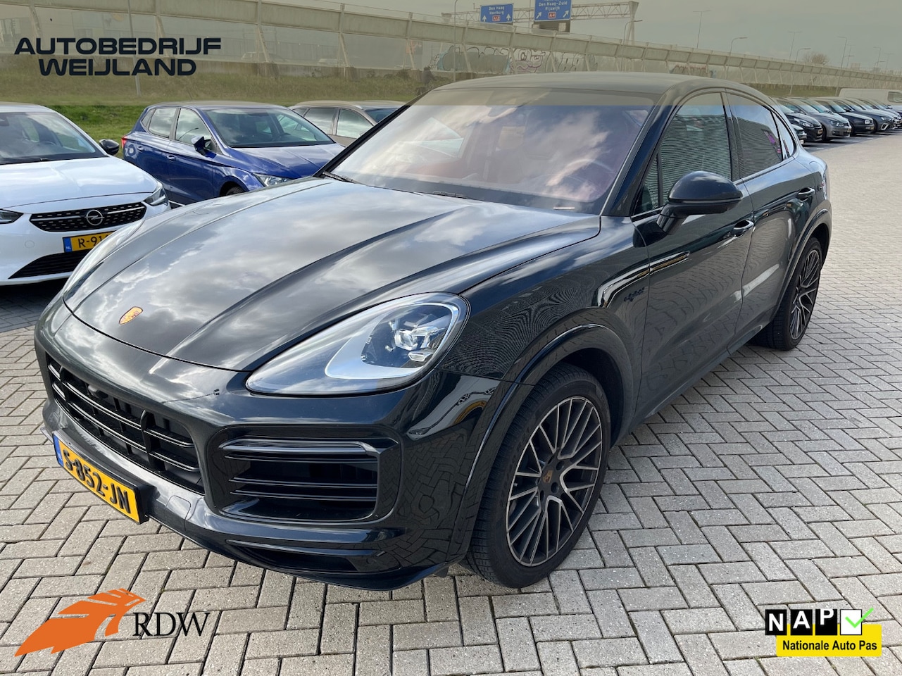 Porsche Cayenne Coupé - 3.0 E-Hybrid Platinum Edition 462PK NIEUWSTAAT 1STE EIG. I NL-auto I 360 Camera I Leder I - AutoWereld.nl