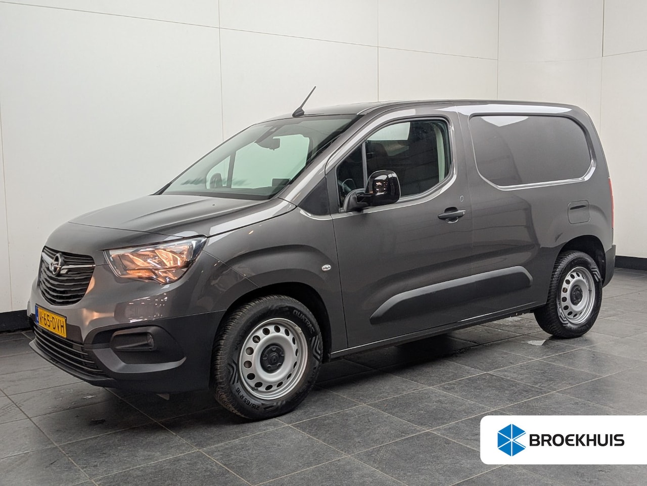 Opel Combo Electric - 50kWh 136 PK | CAMERA | NAVIGATIE | BETIMMERING | VERWARMD STUUR | VOORVERWARMBAAR | APPLE - AutoWereld.nl