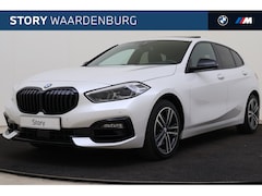 BMW 1-serie - 118i Sport Line Automaat / Panoramadak / Sportstoelen / Achteruitrijcamera / Comfort Acces