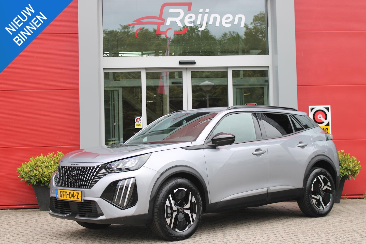 Peugeot 2008 - 1.2 100PK ALLURE | ACHTERUITRIJ CAMERA | NAVIGATIE | DRAADLOZE APPLE CARPLAY/ANDROID AUTO - AutoWereld.nl