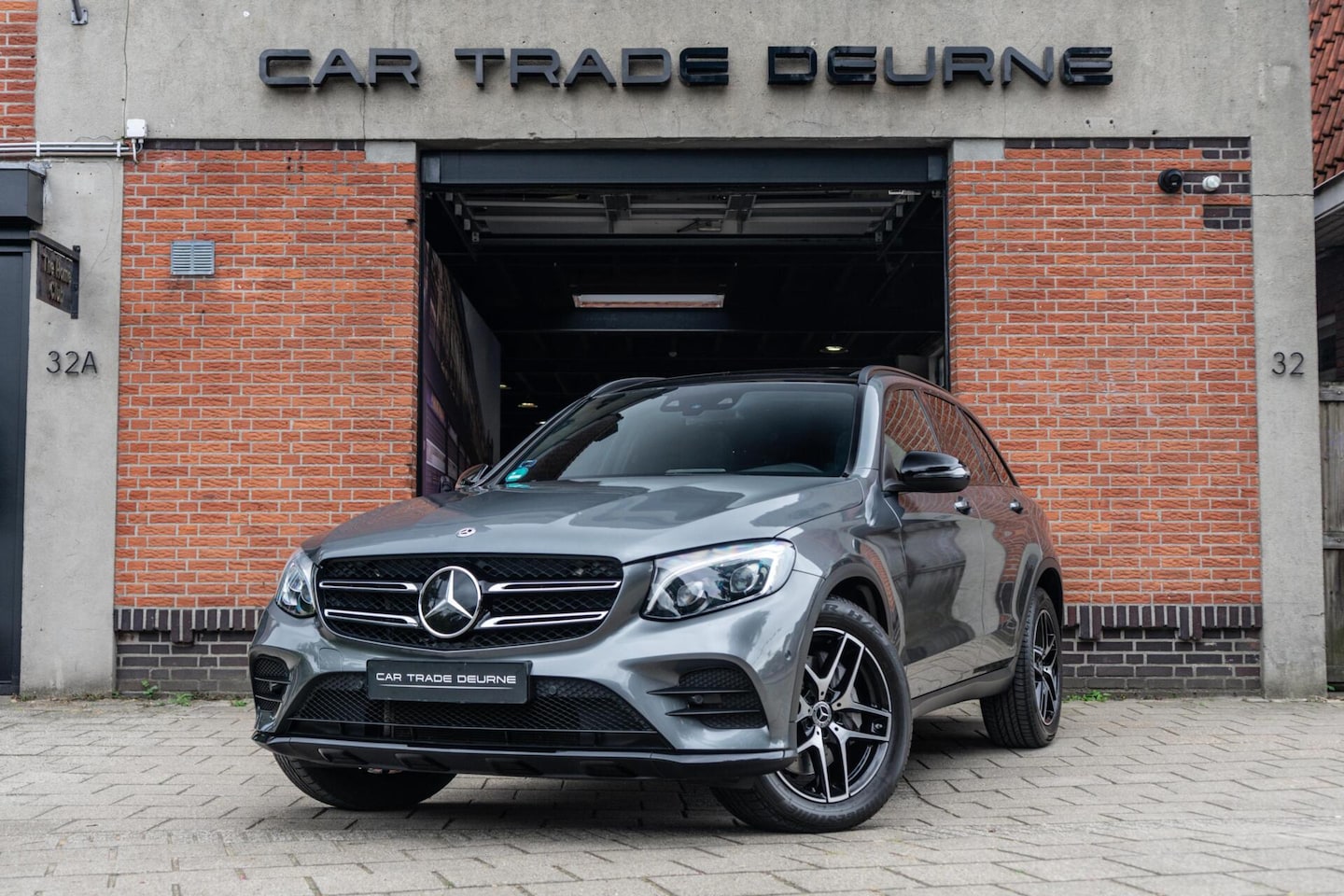 Mercedes-Benz GLC-klasse - 250 4MATIC AMG Pano / Trekhaak / Camera - AutoWereld.nl
