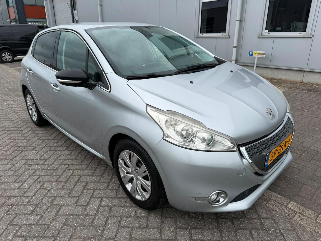Peugeot 208 - 1.4 VTi Griffe Clima Cruise|NAVI|Leer APK - AutoWereld.nl