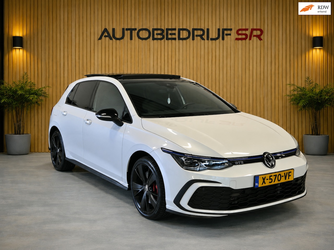 Volkswagen Golf - 1.4 eHybrid GTE Pano! Hud! IQ! Standkachel! StoelW! StuurW! Camera! - AutoWereld.nl