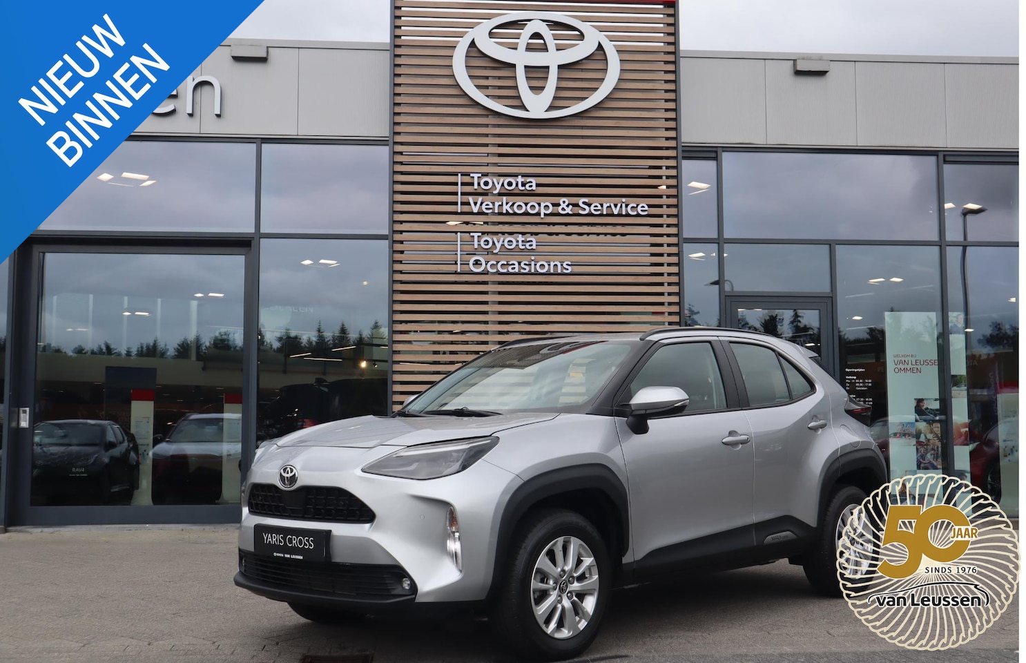 Toyota Yaris Cross - 115 HYBRID DYNAMIC STOEL/STUURVERW BLIND-SPOT PARK-SENSOREN CAMERA AD-CRUISE CLIMA APPLE/A - AutoWereld.nl