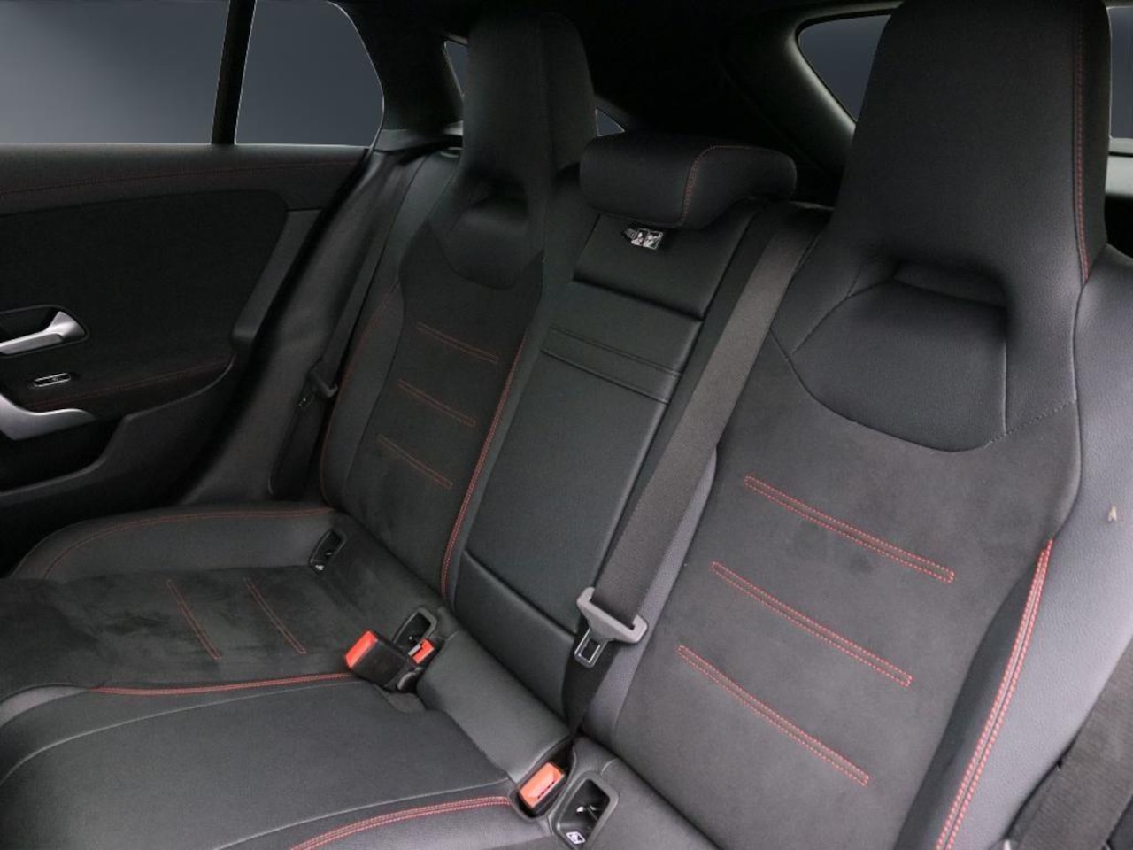 Mercedes-Benz CLA-klasse Shooting Brake - 180 Star Edition AMG Plus | Pano | 19 inch | HUD | Keyless | Memory | Sfeerverlichting