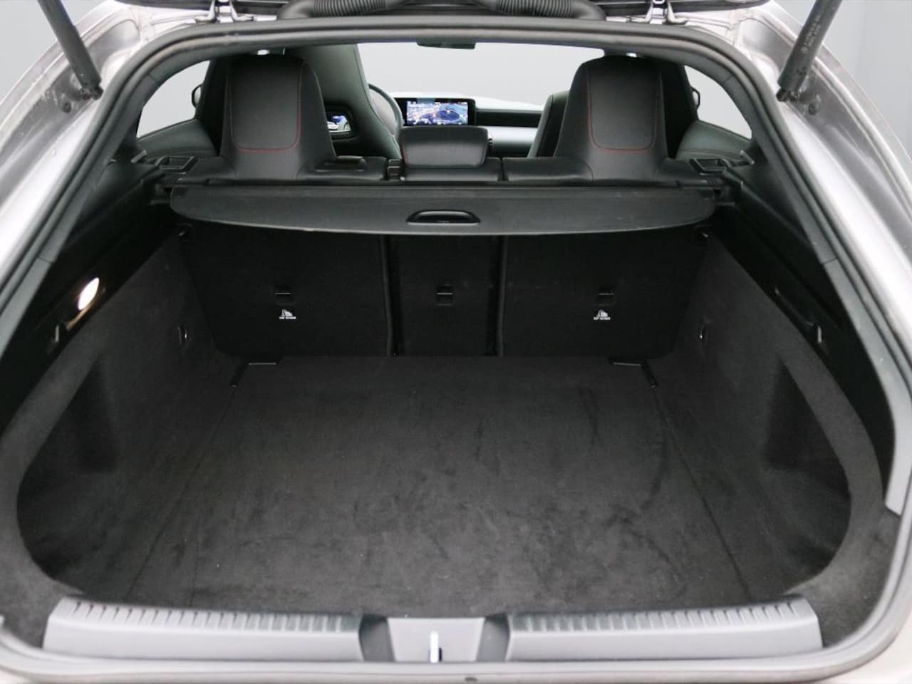 Mercedes-Benz CLA-klasse Shooting Brake - 180 Star Edition AMG Plus | Pano | 19 inch | HUD | Keyless | Memory | Sfeerverlichting