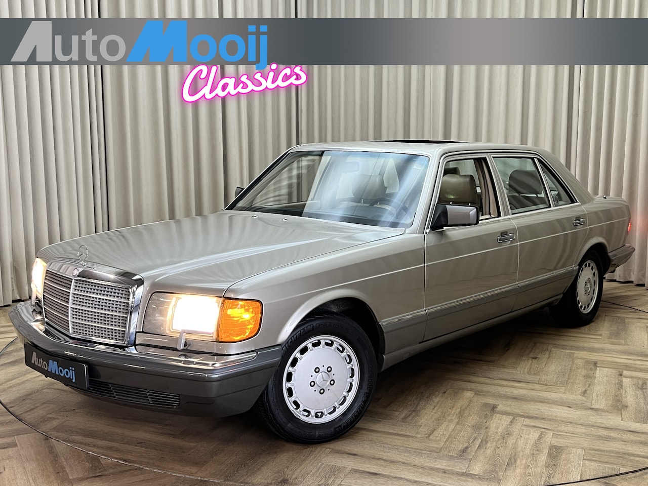 Mercedes-Benz S-klasse - 300 SEL / Boekjes / ABS / Verlengd / Leder / Schuif- kanteldak / Airconditioning - AutoWereld.nl