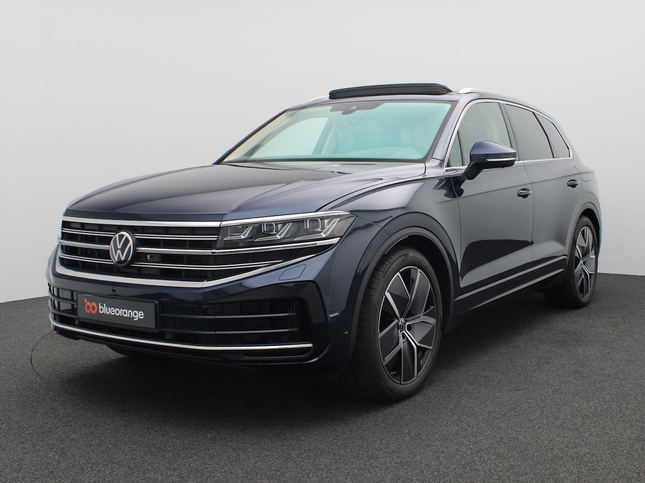 Volkswagen Touareg - 3.0 TSi eHybrid 4MOTION Elegance 381PK DSG Panorama dak, Trekhaak, Luchtvering, Nachtzicht - AutoWereld.nl
