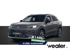 Volkswagen T-Roc - Life First Edition 1.5 eTSI 85 kW / 116 PK DSG | Trekhaak wegklapbaar | Multimedia pakket