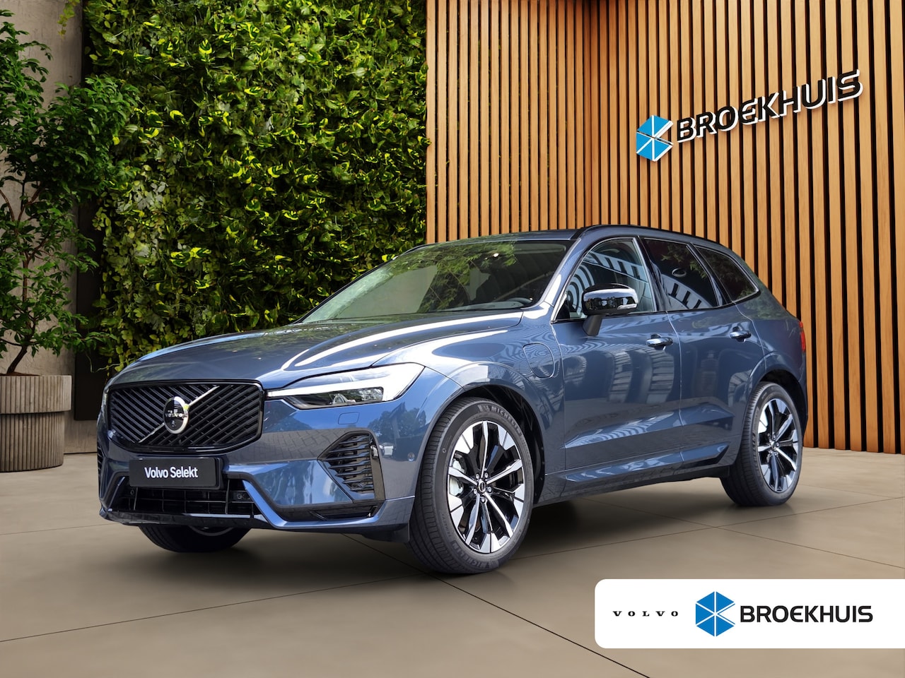 Volvo XC60 - 2.0 T8 Plug-in hybrid AWD Ultra Dark | Luchtvering | Trekhaak | 360 Cam | Pano | HUD | Har - AutoWereld.nl