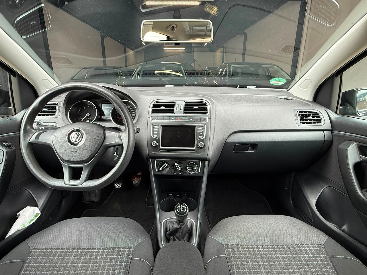 Volkswagen Polo - 1.0 MPI Stoelverwarming | Bluetooth 2017 - AutoWereld.nl