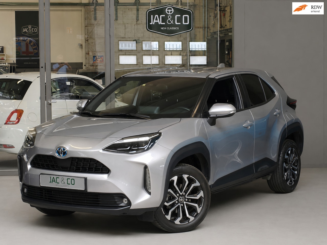 Toyota Yaris Cross - 1.5 Hybrid First Edition Full map Navi - Camera - Keyless Entry - AutoWereld.nl