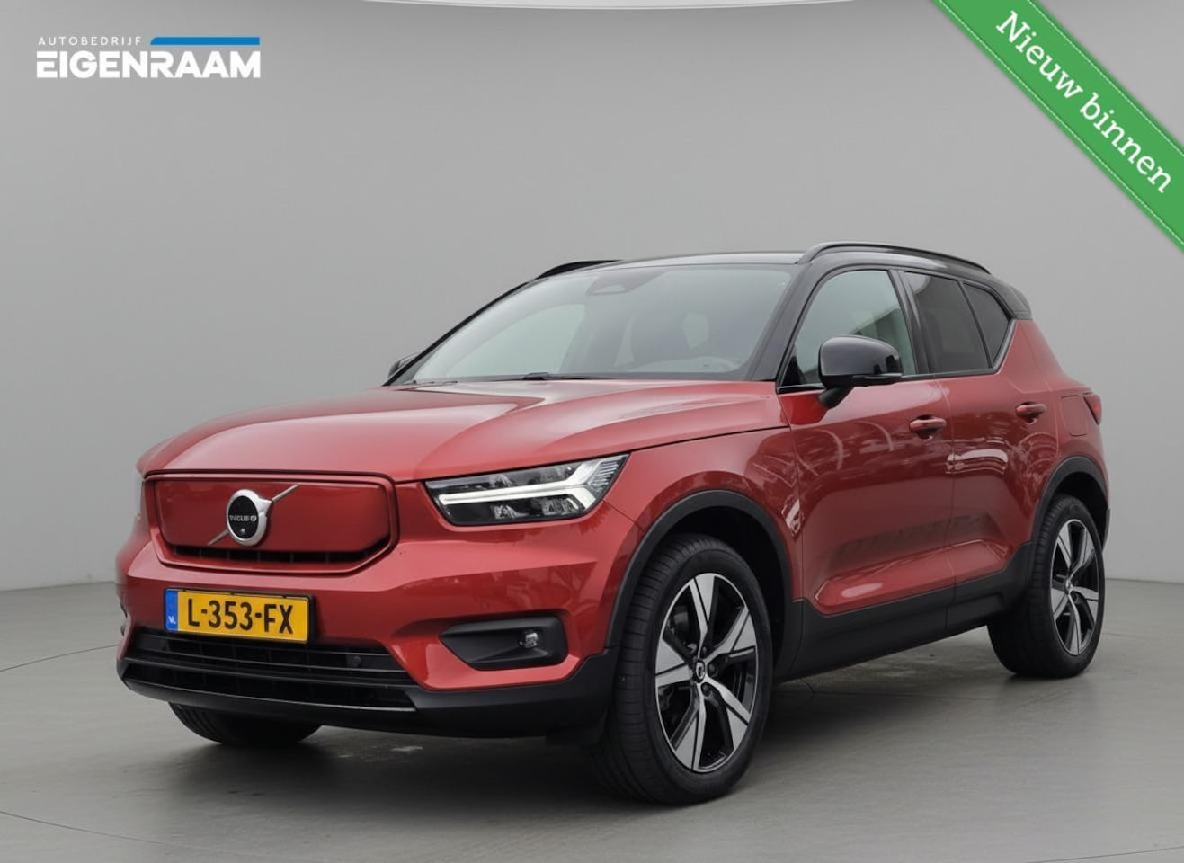 Volvo XC40 - Recharge P8 AWD R-Design | Trekhaak | Pano | Origineel NL - AutoWereld.nl