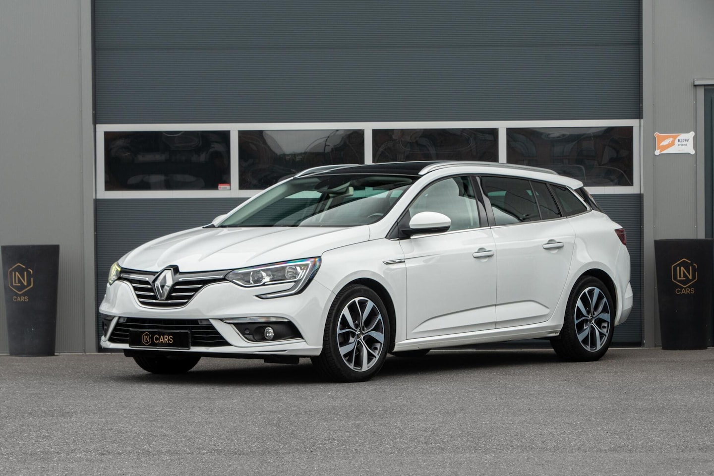 Renault Mégane Estate - 1.2 TCe Bose |Trekhaak|Pano |Cruise - AutoWereld.nl