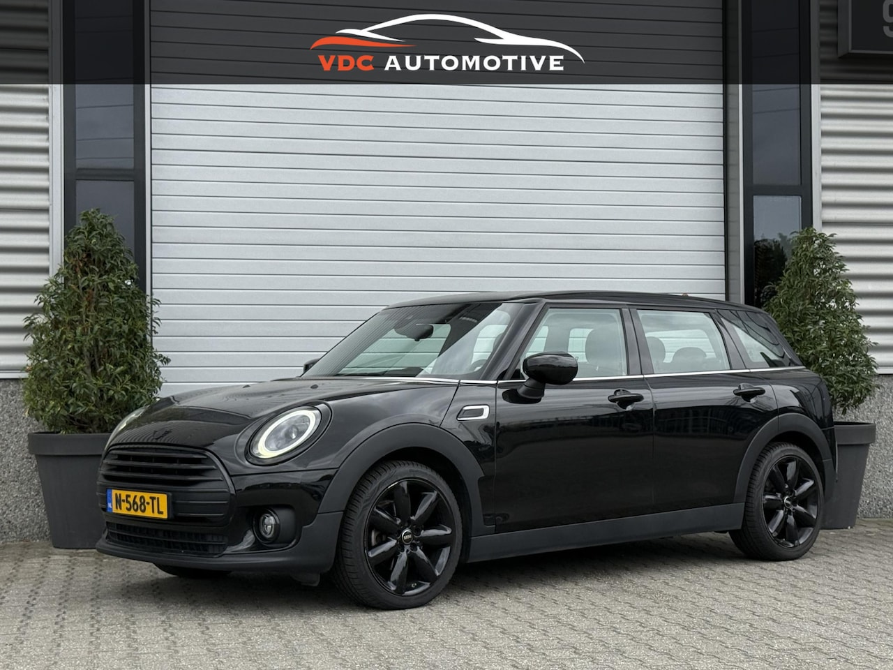 MINI Clubman - 1.5 Cooper Camera | ACC | Comfort Access | Leder | DAB | Stoelverwarming | Stuurwielverwar - AutoWereld.nl