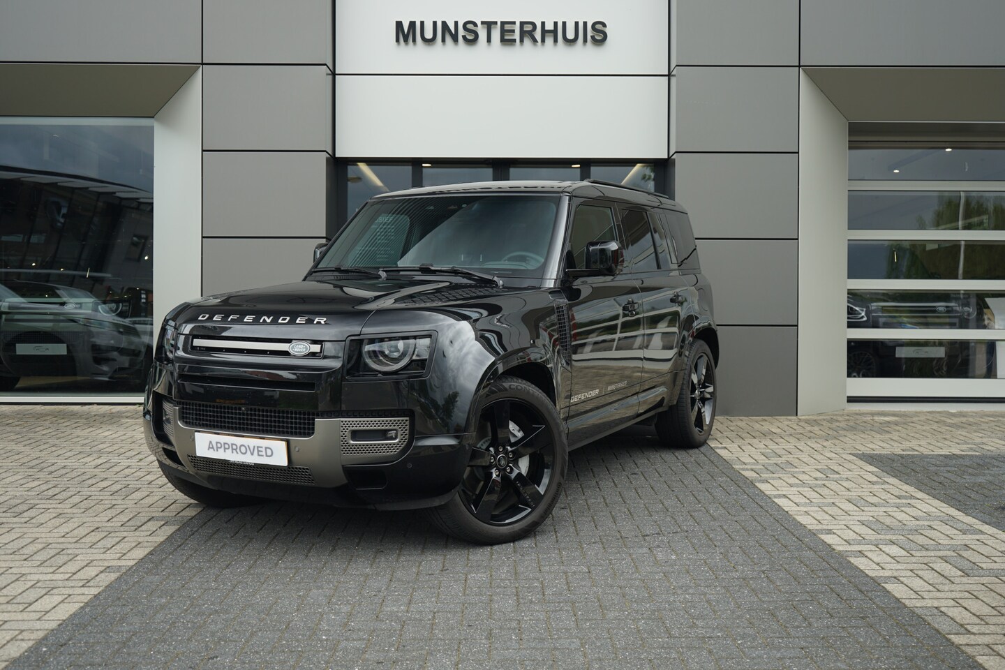 Land Rover Defender 110 - P300e 110 X-Dynamic SE | Schuif/Kantel dak | Stoel / Stuur Verwarming | Meridian | - AutoWereld.nl
