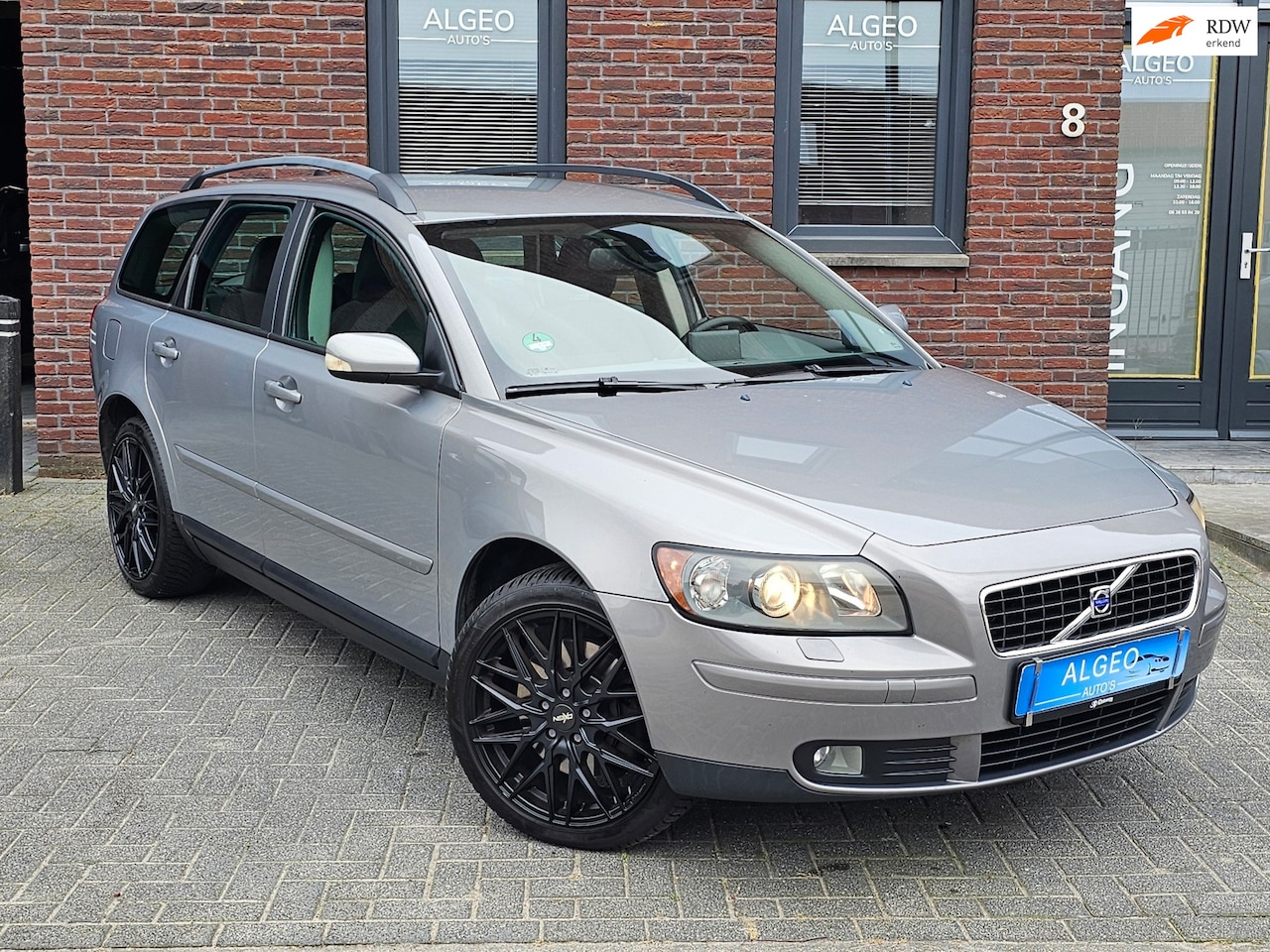 Volvo V50 - 2.5 T5 AWD Momentum 2.5 T5 AWD Momentum - AutoWereld.nl