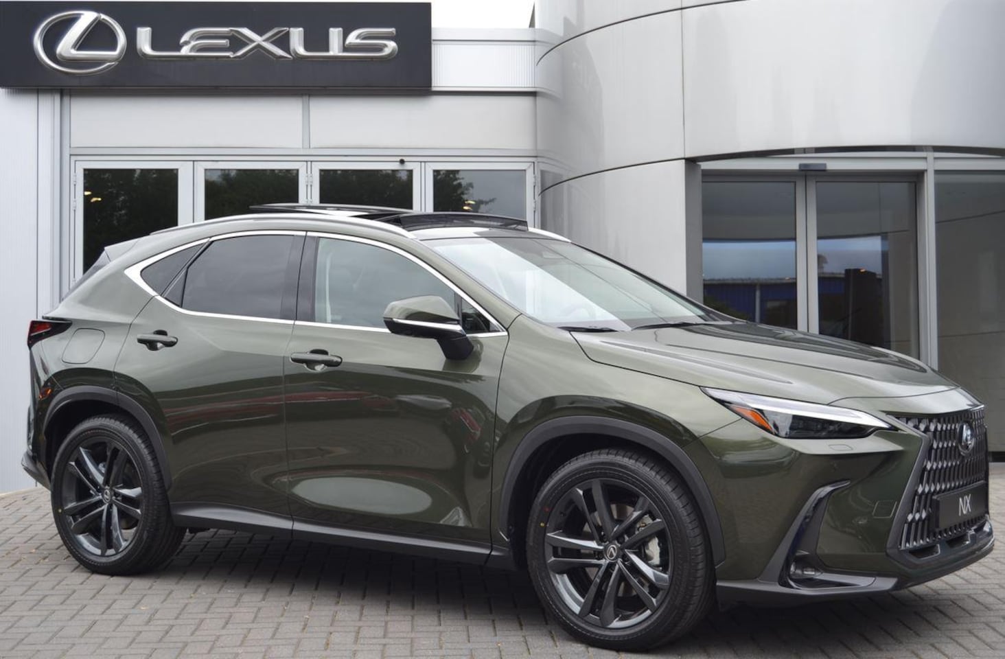 Lexus NX - 450h+ AWD 35th Edition NIEUW DIRECT LEVERBAAR PANODAK 360-CAM STUURVERW STOELVERW - AutoWereld.nl