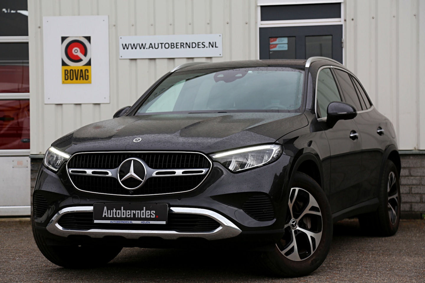 Mercedes-Benz GLC-klasse - 300e 4MATIC Plug in hybride*Perfect Onderh.*Luchtvering/Pano/Massage/Stoelkoeling/Snellade - AutoWereld.nl