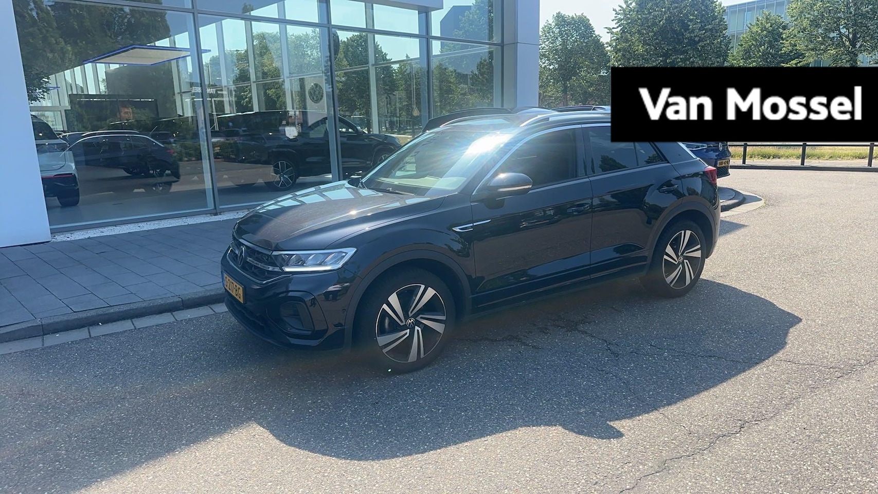 Volkswagen T-Roc - 1.5 TSI R-Line | 150 PK | Automaat | Parkeercamera | Adaptive Cruise Control | Navigatie - AutoWereld.nl