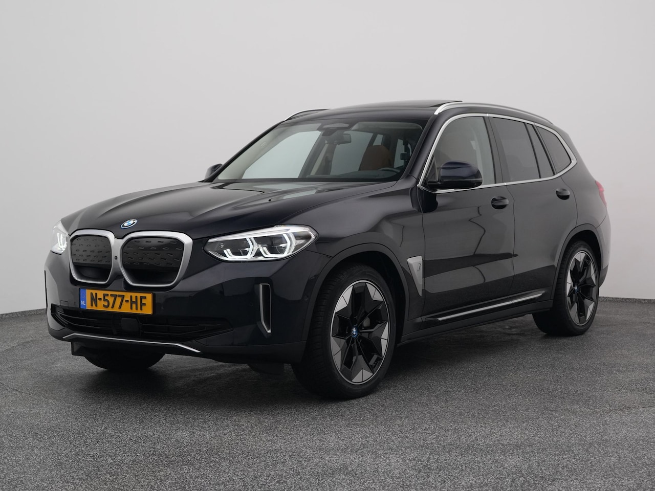BMW iX3 - High Executive 80 kWh | PANO | 360° | HUD | H&K | ADAPTIVE | STOELVERW. - AutoWereld.nl
