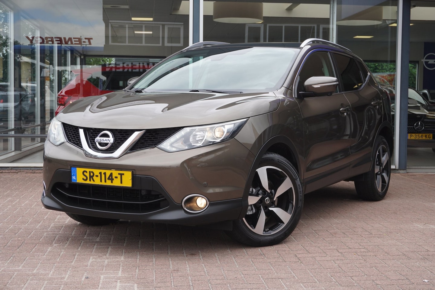 Nissan Qashqai - 1.6 Tekna | Handgeschakeld | Airco | Navigatie | Camera | Elek. Pakket | Vol opties | Inru - AutoWereld.nl