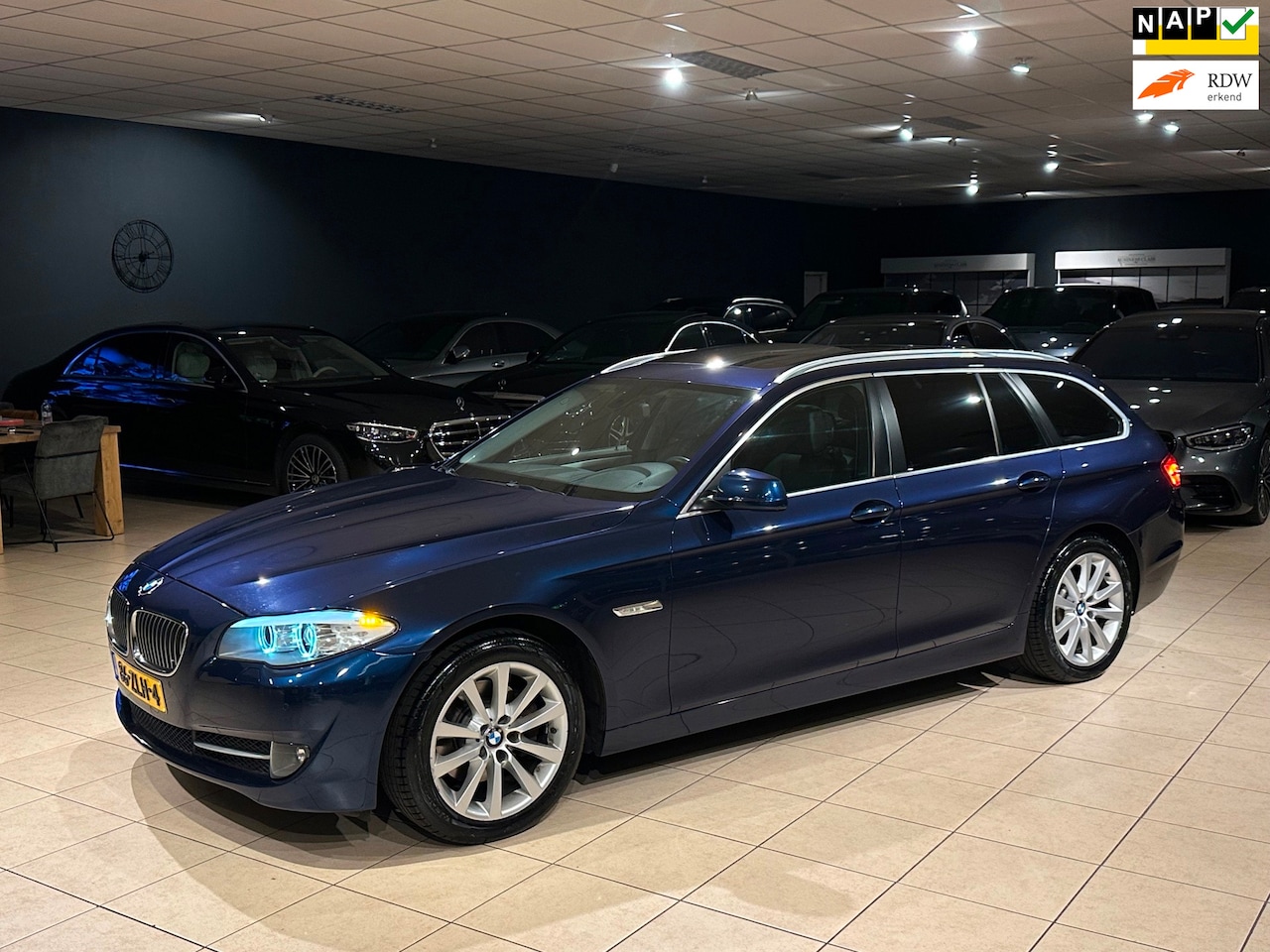 BMW 5-serie Touring - 520i High Executive/PANO/TREKHAAK/LEDER/NAP - AutoWereld.nl