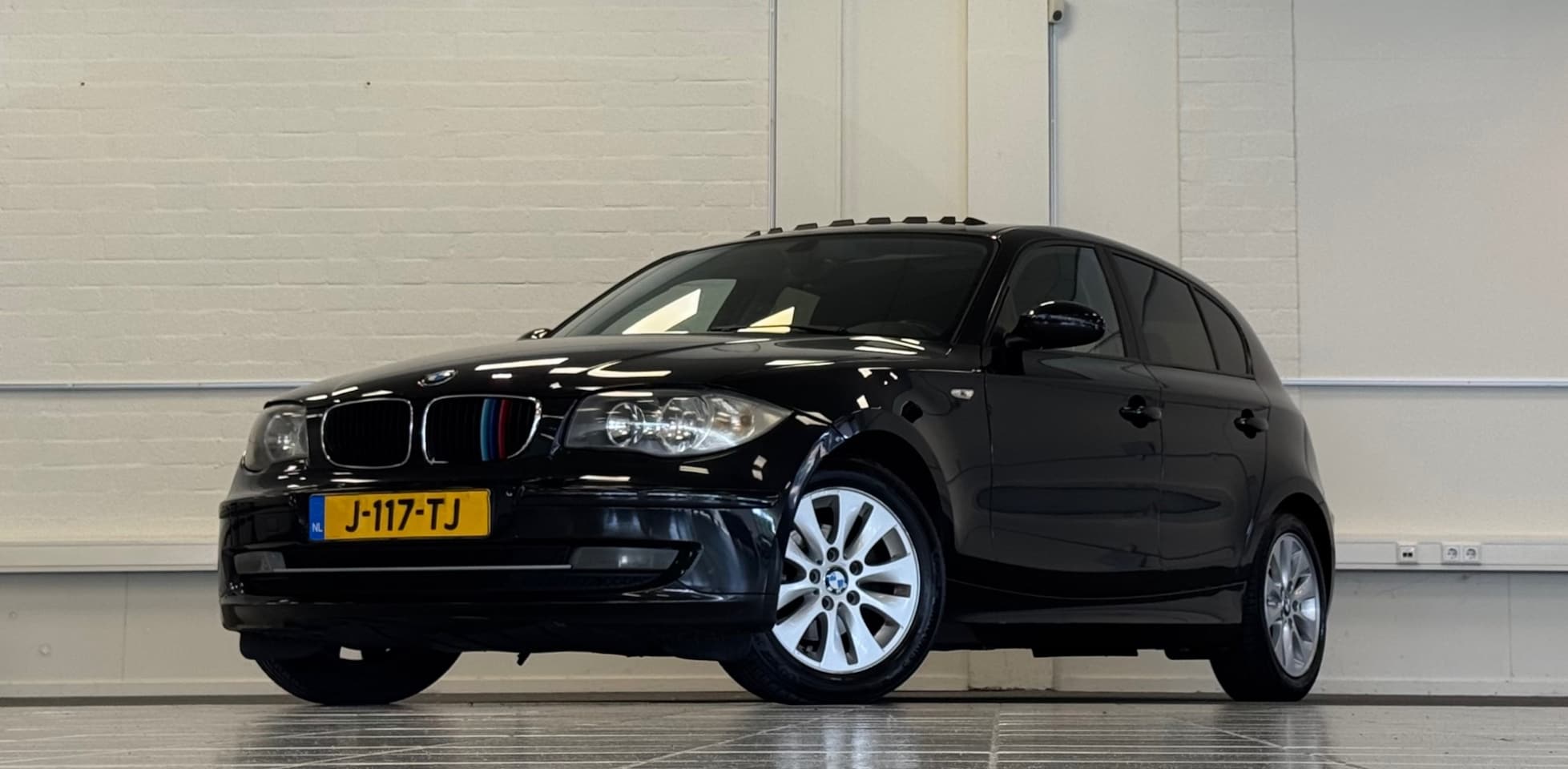 BMW 1-serie - 116i Corporate Schuif/kanteldak Clima Goed onderhouden Mooi! - AutoWereld.nl