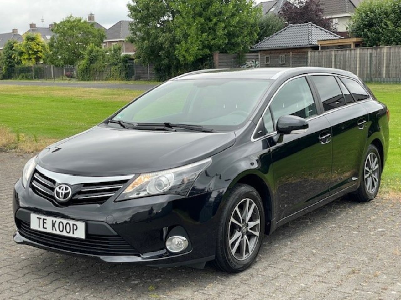 Toyota Avensis - 1.8 VVT-I Business / ECC/ Navi/ Cruise/ Camera/ LM/ Stoelverwarming - AutoWereld.nl