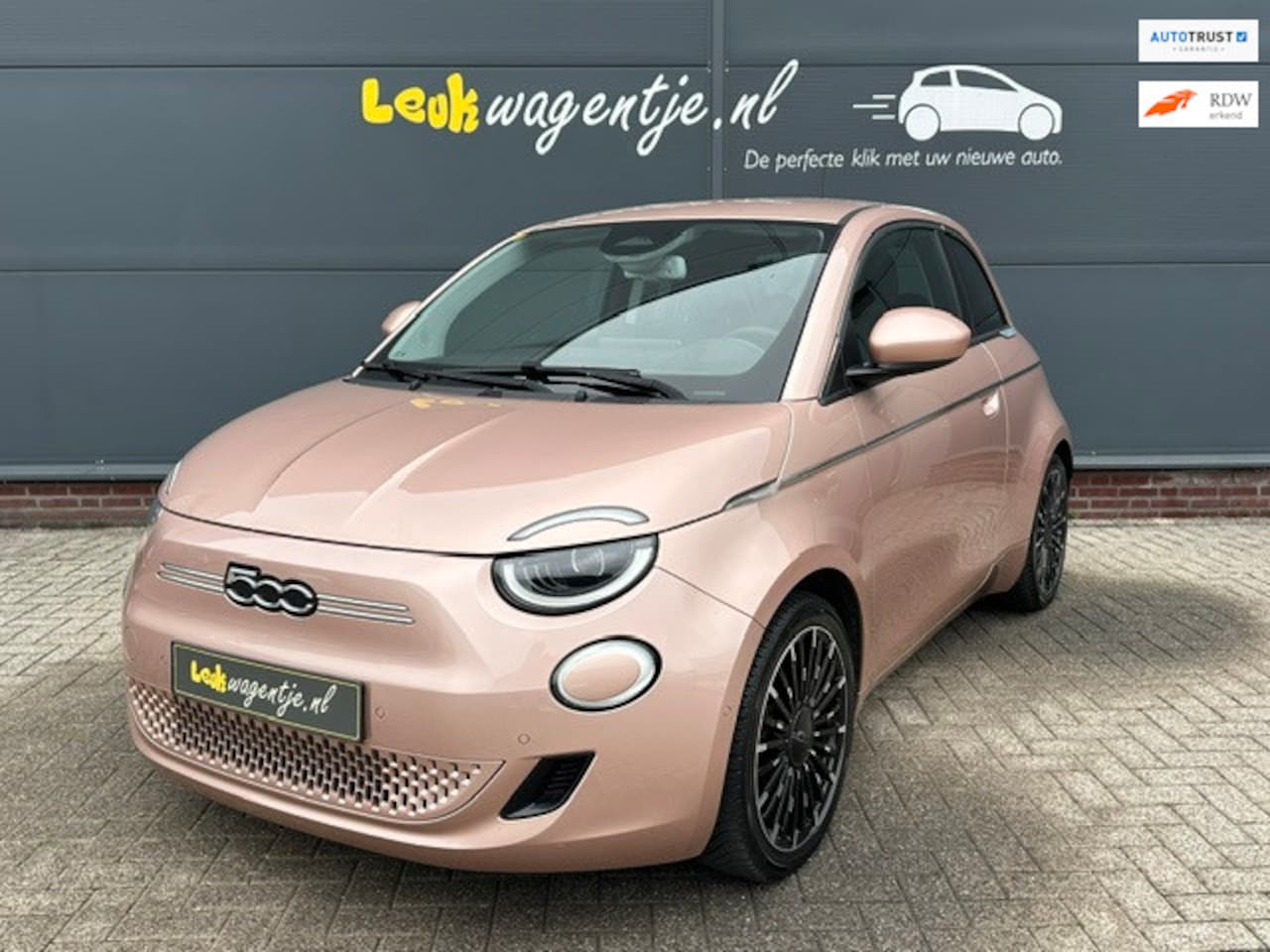 Fiat 500e - 3+1 Icon 42 kWh *camera *17" *stoelv. *15.000 km - AutoWereld.nl