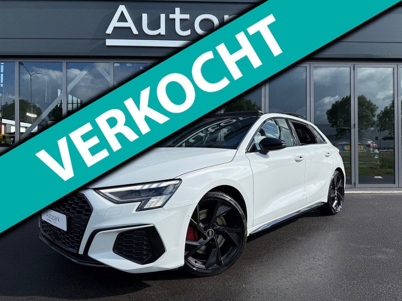 Audi A3 Sportback - 2.0 TFSI S3 quattro Edition One PANO - AutoWereld.nl