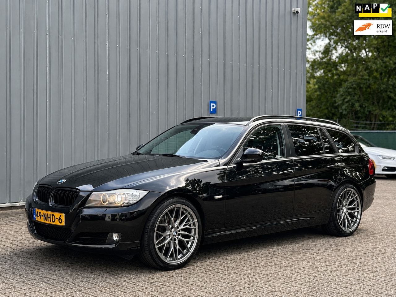 BMW 3-serie Touring - 318i LCI Touring / Automaat / Navi / Trekhaak / Vakantieklaar! - AutoWereld.nl