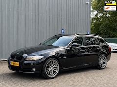 BMW 3-serie Touring - 318i LCI Touring / Automaat / Navi / Trekhaak / Vakantieklaar