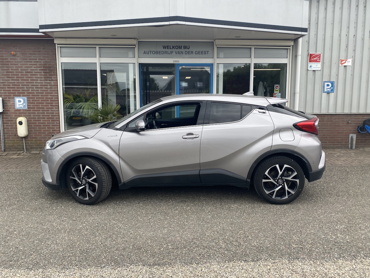 Toyota C-HR - 1.8 Hybrid Business Intro 1.8 Hybrid Business Intro - AutoWereld.nl