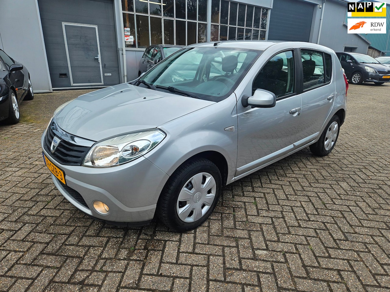 Dacia Sandero - 1.2 Lauréate AIRCO/154339KM+N.A.P/TREKHAAK - AutoWereld.nl