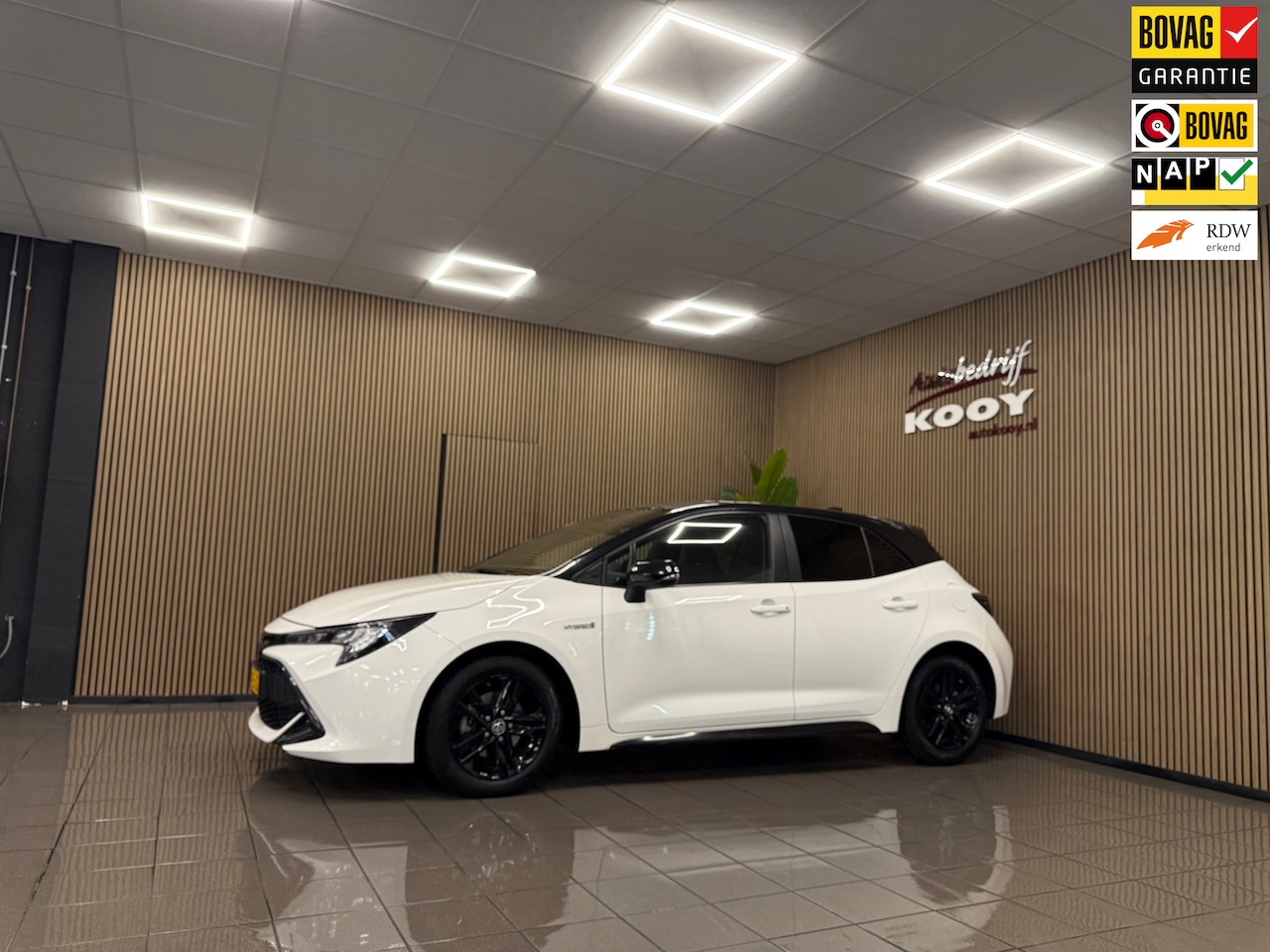 Toyota Corolla - 1.8 Hybrid Active * Dealer onderhouden / Camera / LM Velgen / NL Auto * - AutoWereld.nl