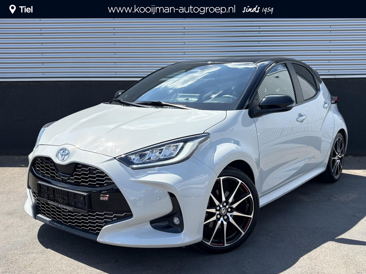 Toyota Yaris - 1.5 Hybrid GR Sport Bi-tone, Stoelverwarming, Stuurwiel verwarmd, Dodehoekdetectie, LED, P - AutoWereld.nl