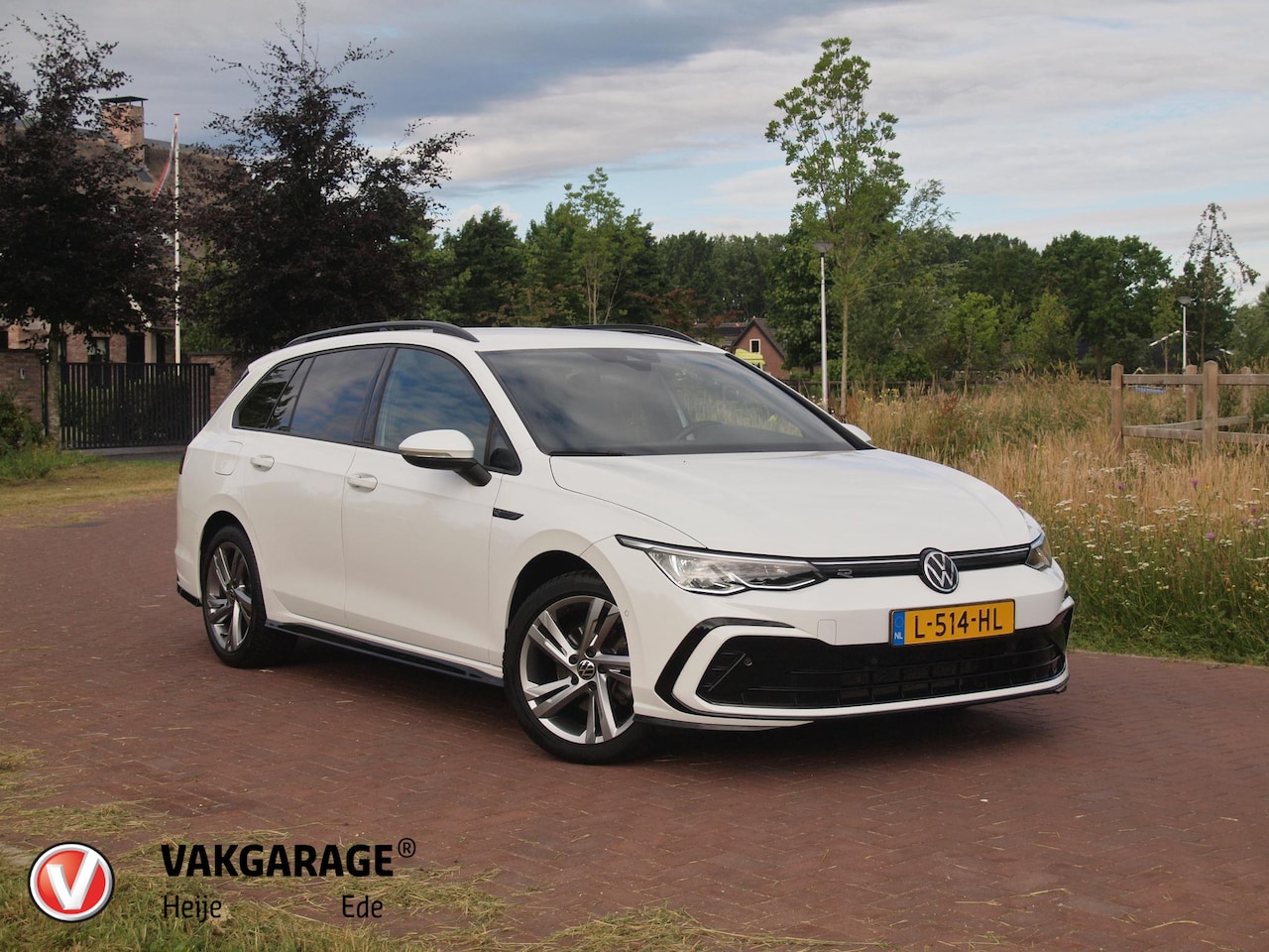 Volkswagen Golf Variant - 1.5 TSI R-Line | Camera | Sfeerverlichting | ACC | Apple Carplay | NL-Auto | - AutoWereld.nl